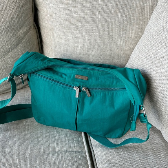 Baggalini nylon crossbody bag NWOT - Picture 9 of 17